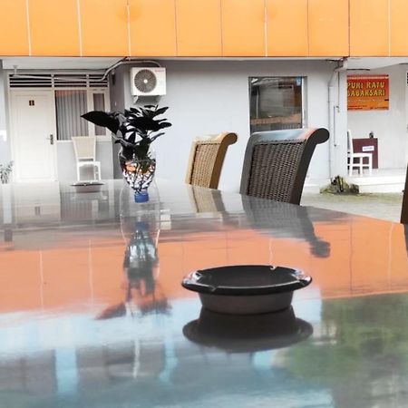 Ratu Guesthouse Sleman  Buitenkant foto