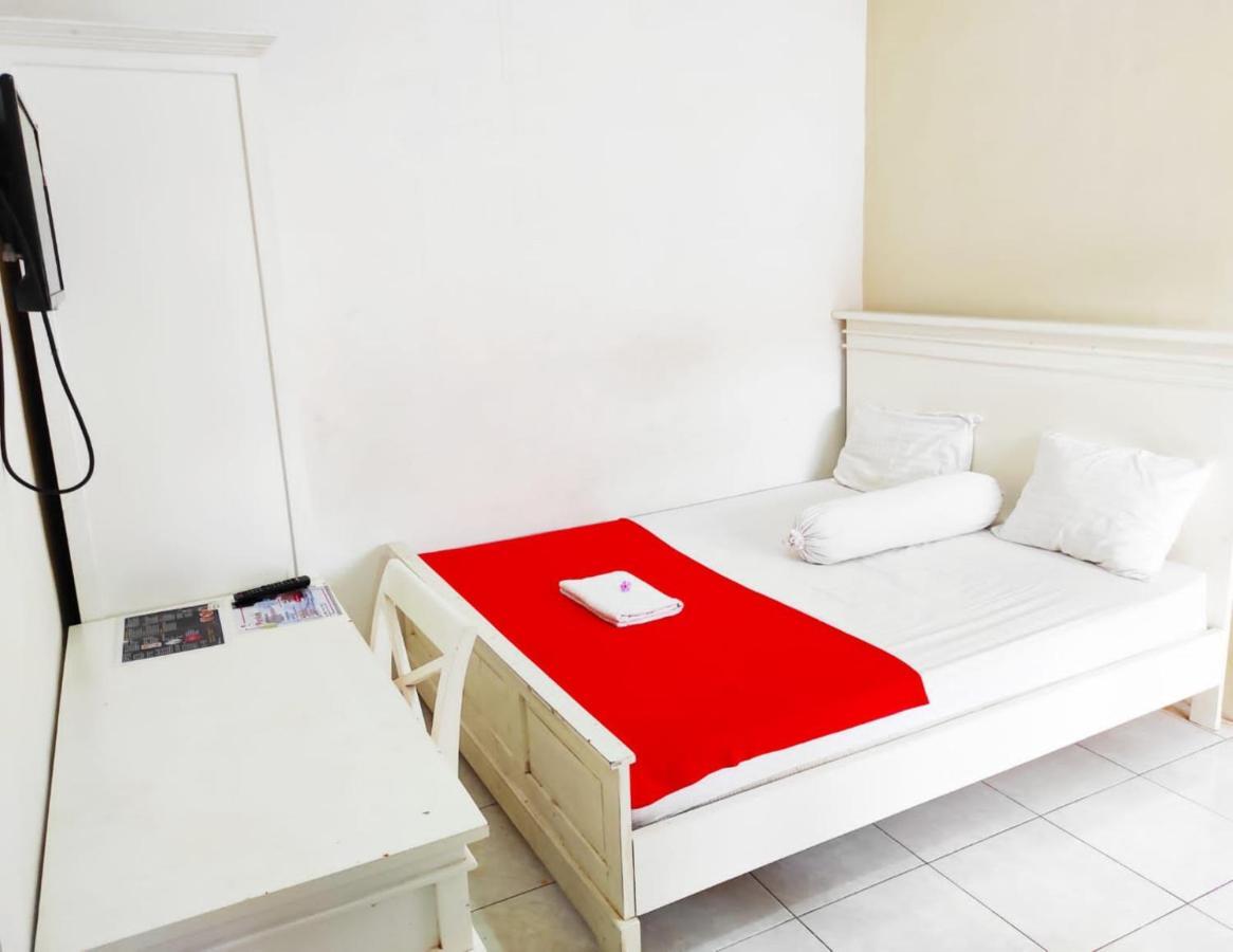 Ratu Guesthouse Sleman  Buitenkant foto
