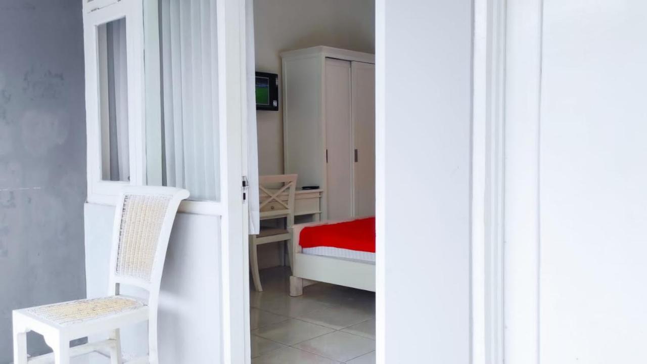 Ratu Guesthouse Sleman  Buitenkant foto