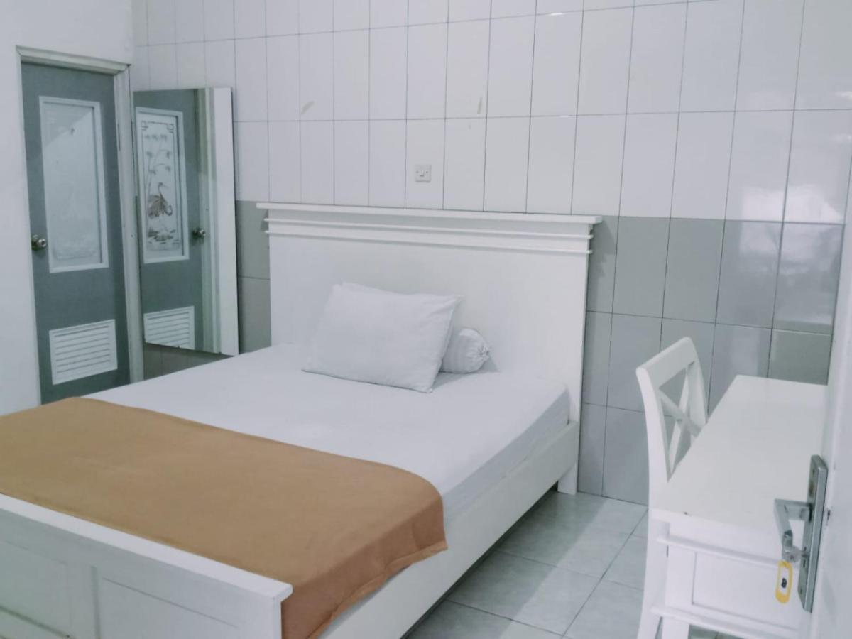 Ratu Guesthouse Sleman  Buitenkant foto