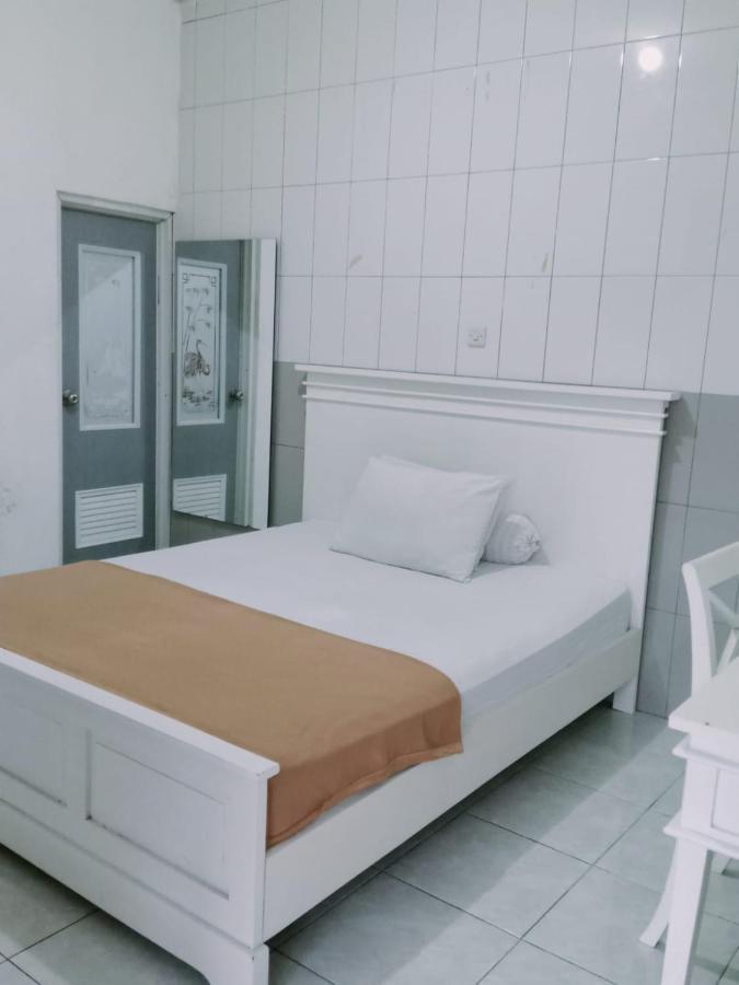 Ratu Guesthouse Sleman  Buitenkant foto