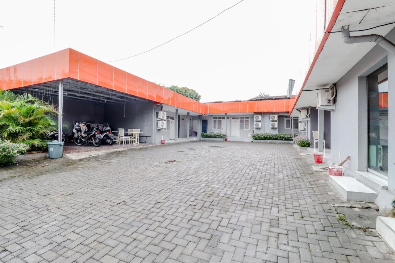 Ratu Guesthouse Sleman  Buitenkant foto
