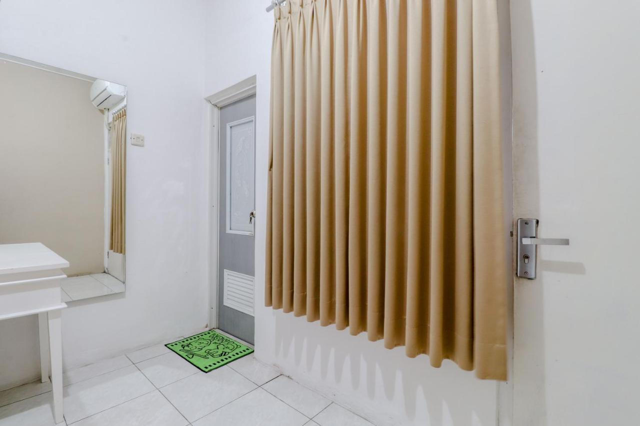 Ratu Guesthouse Sleman  Buitenkant foto