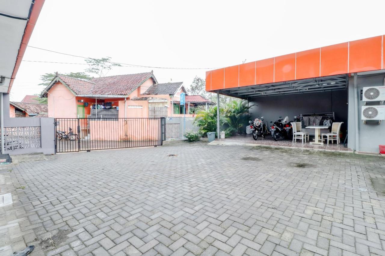 Ratu Guesthouse Sleman  Buitenkant foto